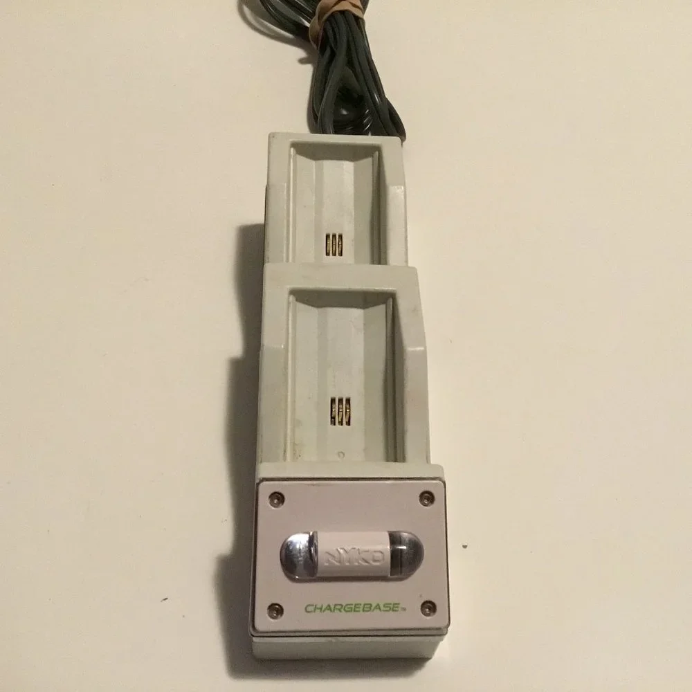 2 Nyko Charge Bases For Xbox 360 White Charging 86070-A50